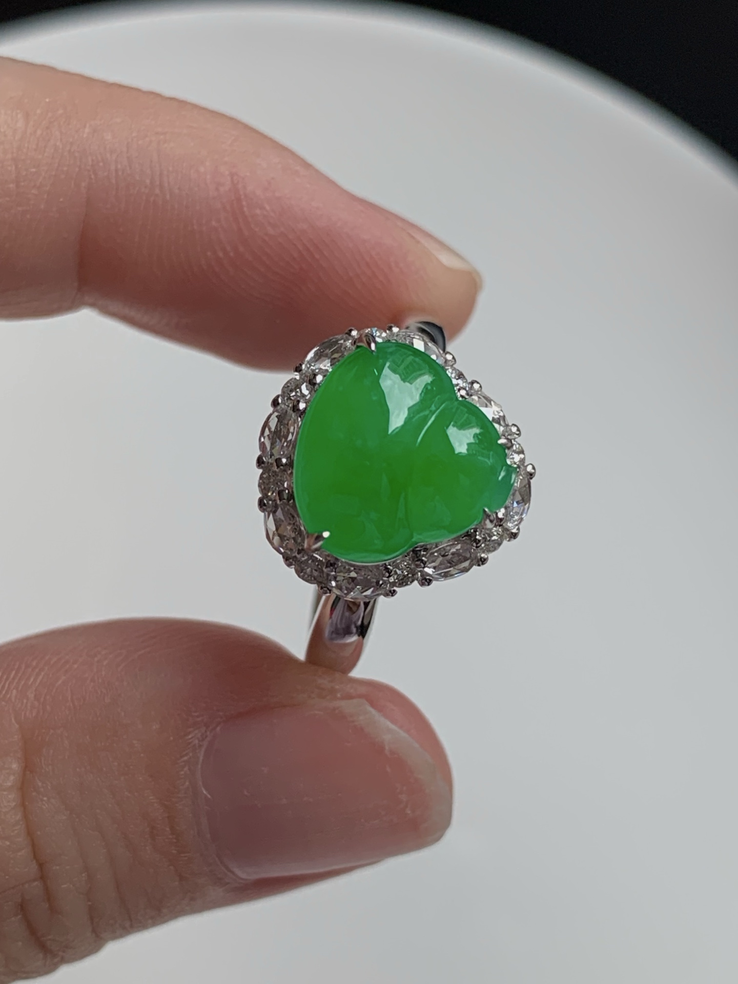 ️【18k金镶嵌葫芦戒指】种老细腻，色阳浓郁起胶尺寸：圈口：13，成品：13*13*10，裸石：10.2*9.8*2,a64725