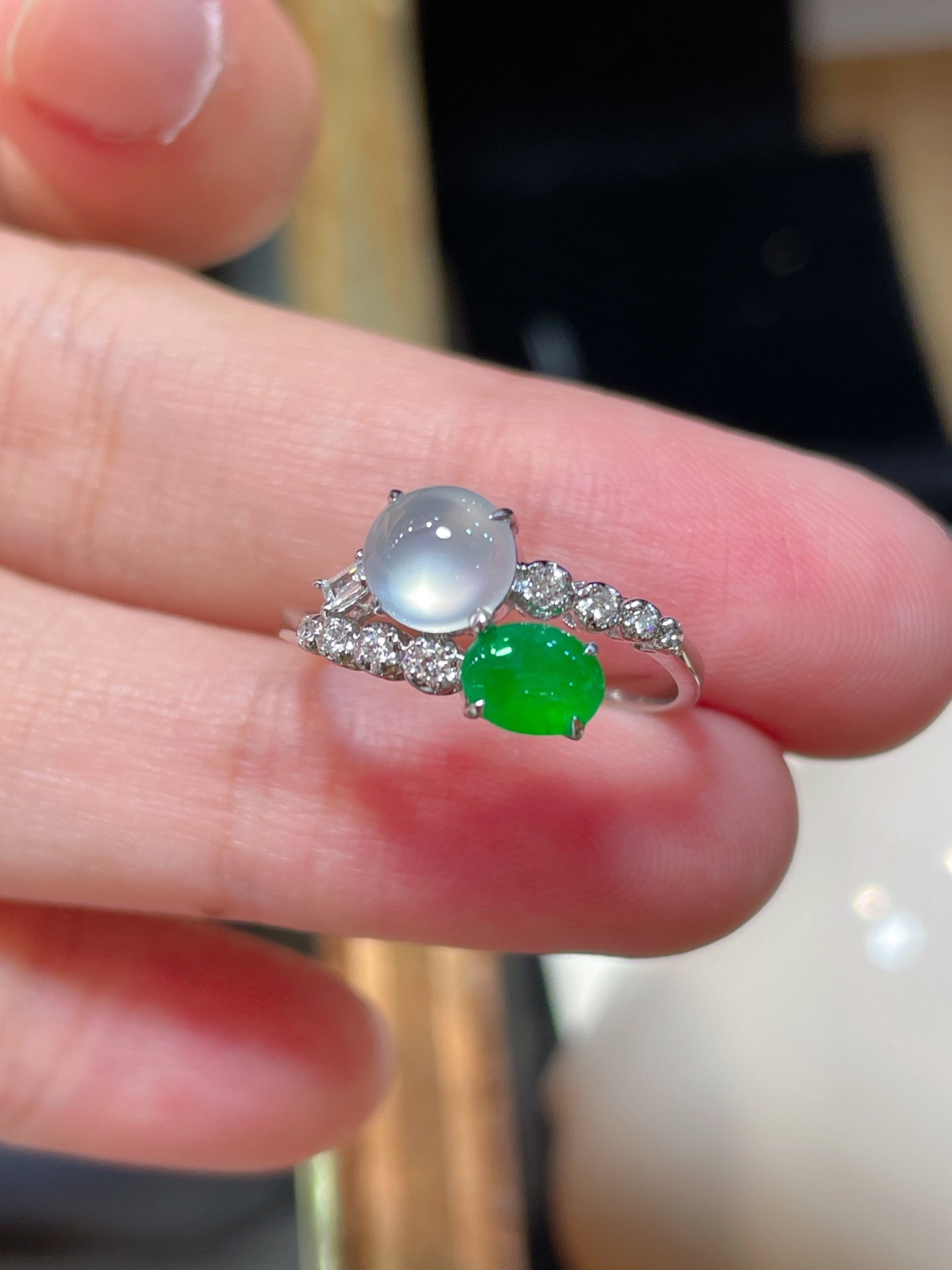 ️ 翡翠蛋面戒指，起荧光，种水好好 裸石很饱满，专挑好品相，18k金钻石镶嵌，5.7-6.3-3.3