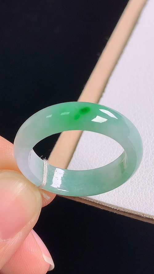 ️冰飘绿指环，无裂，尺寸:圈口20/19.2-5.9-3.0mm 14