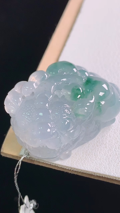 冰飘花貔貅，无裂，尺寸:29.7-21.2-15.2mm