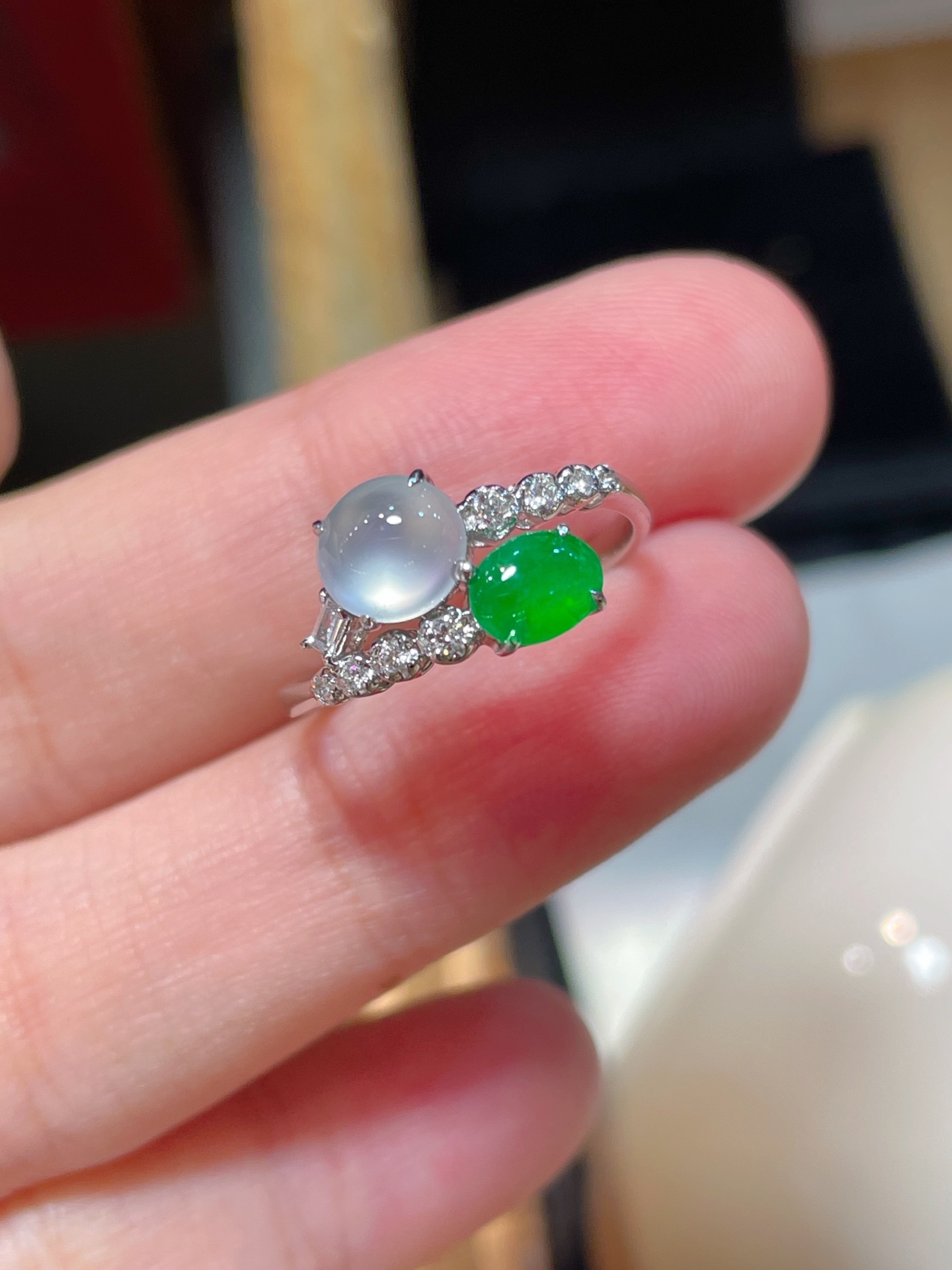️ 翡翠蛋面戒指，起荧光，种水好好 裸石很饱满，专挑好品相，18k金钻石镶嵌，5.7-6.3-3.3