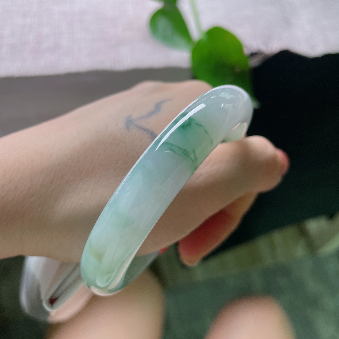 58.3/11.9/7.4，飘花正圈，水润细腻，婉间生辉，典雅贵气，无裂，56066a