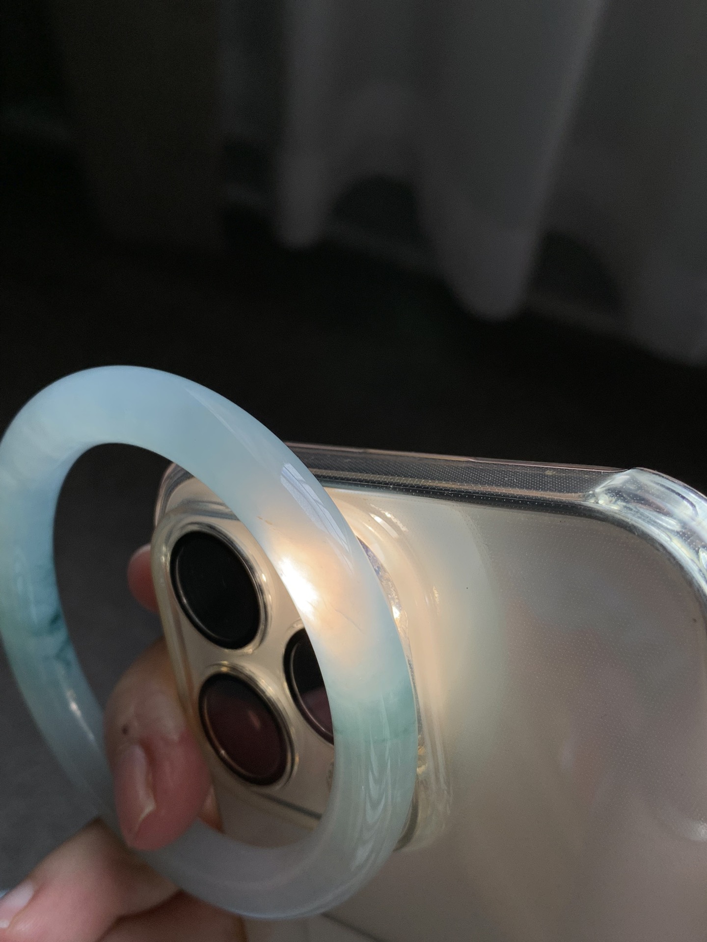 圆条53 54【圈口】54.2/8.4/8.8【编码】T1072578【描述】糯冰飘花，水润，种老，细腻，打灯有棉线