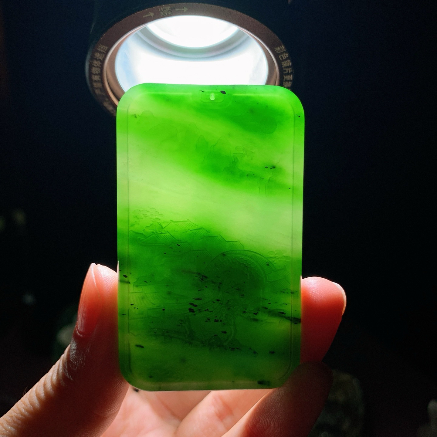 和田玉阳绿俄罗斯碧玉坐莲观音挂件 尺寸66/40/13重69.8克 玉质细腻油润 底色纯净 脂粉好，品质好。lt260726