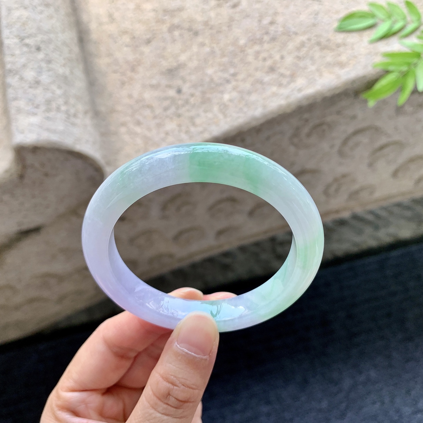 正圈53 54【圈口】54.2/10/8.5【编码】FL072577【描述】春彩，水润，种老，细腻，无裂