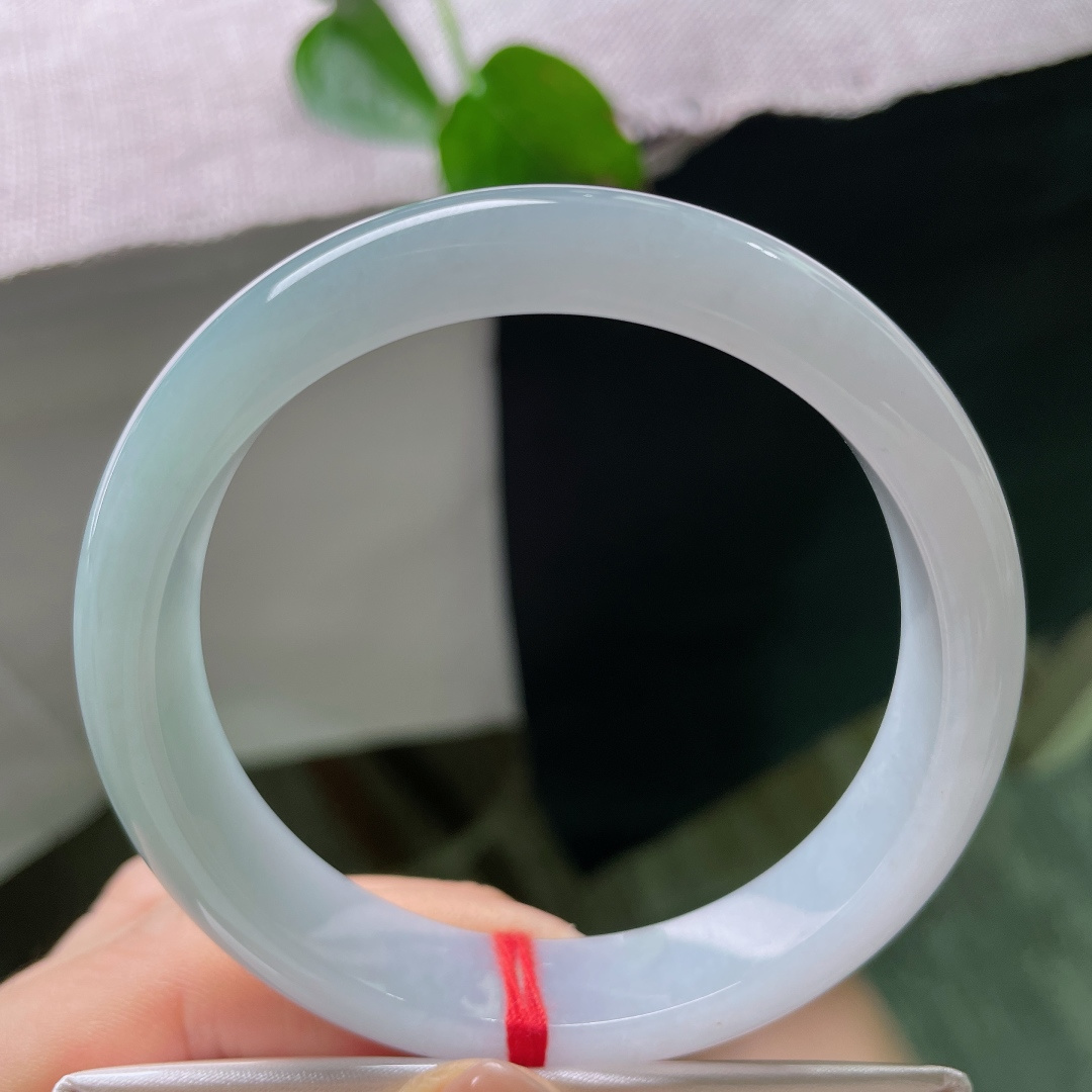 57.7/12.1/7.5，蓝底正圈，一半淡紫，半生琉璃，如梦似幻，水润，细腻，无裂，56111a