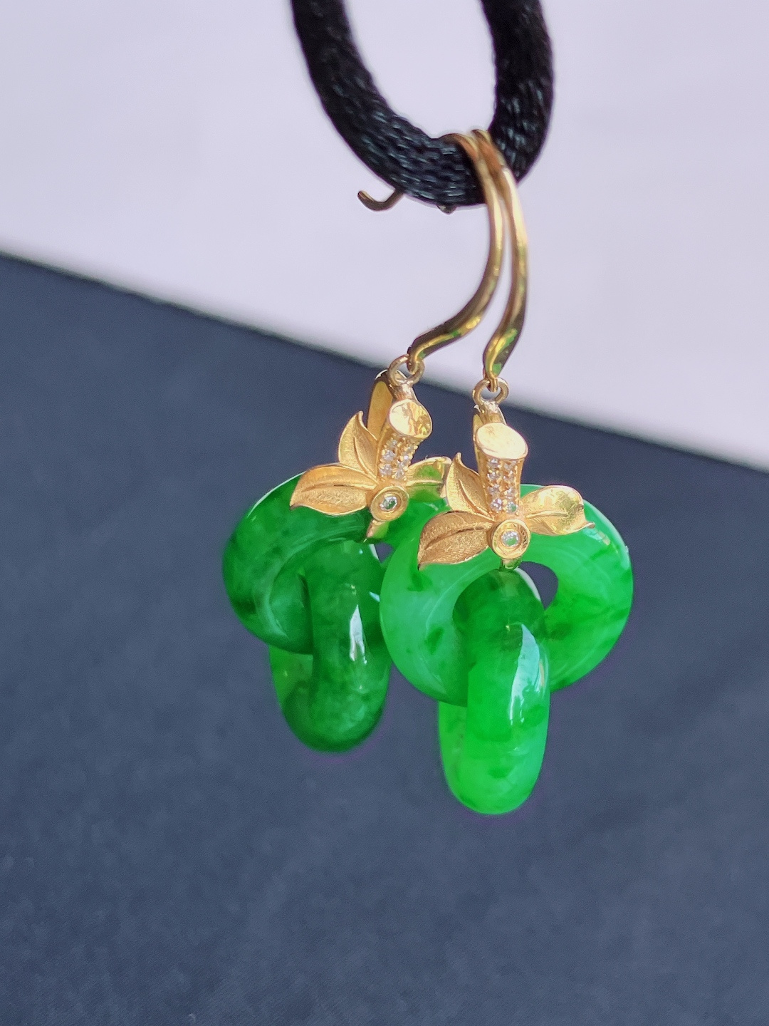 翠绿环环相扣耳环，简约时尚，尺寸36.8/19/12/4/自然光实拍