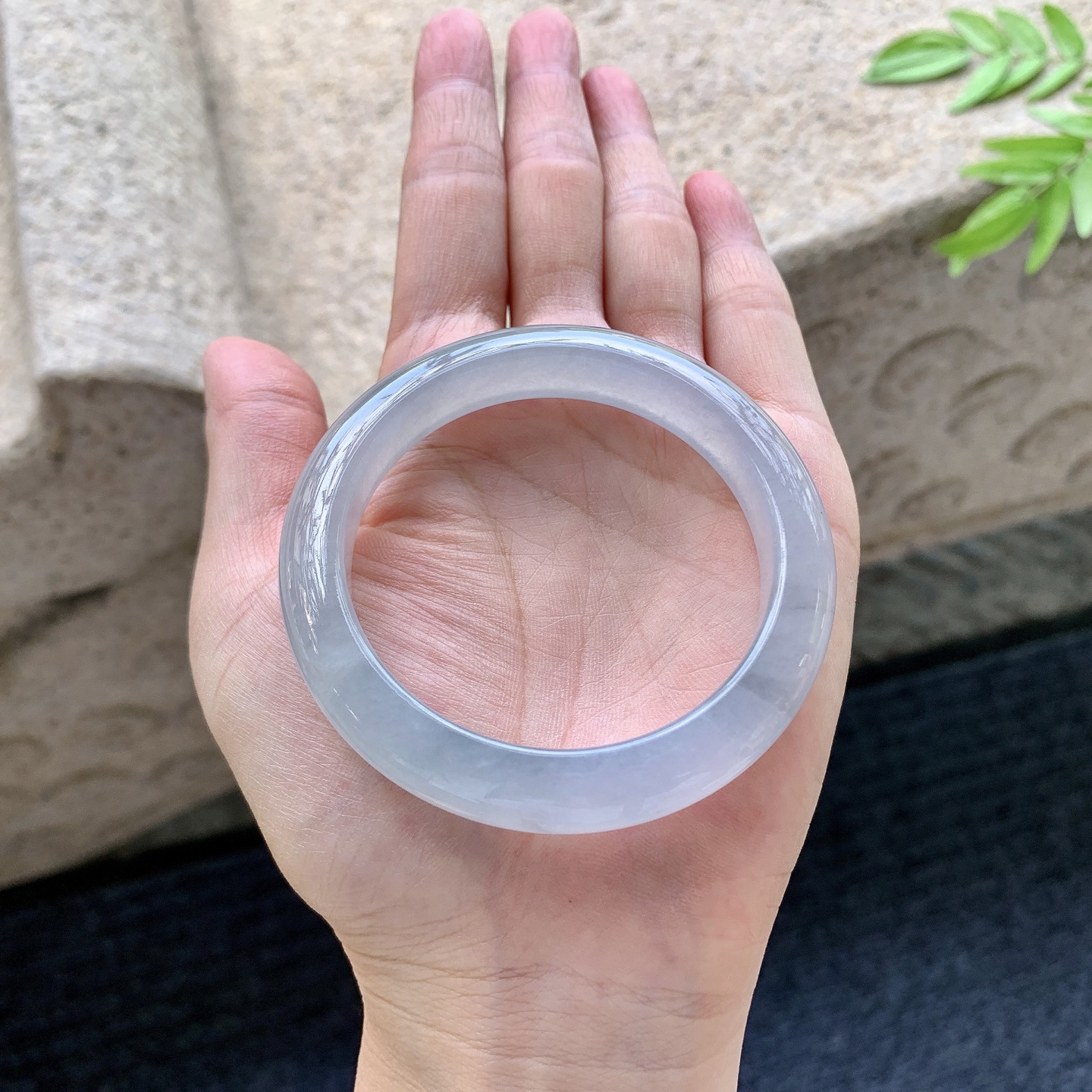正圈 圈口52/10.5/8 编码DZ072583 描述冰糯飘乌鸡，水润，种老，细腻，有絮线