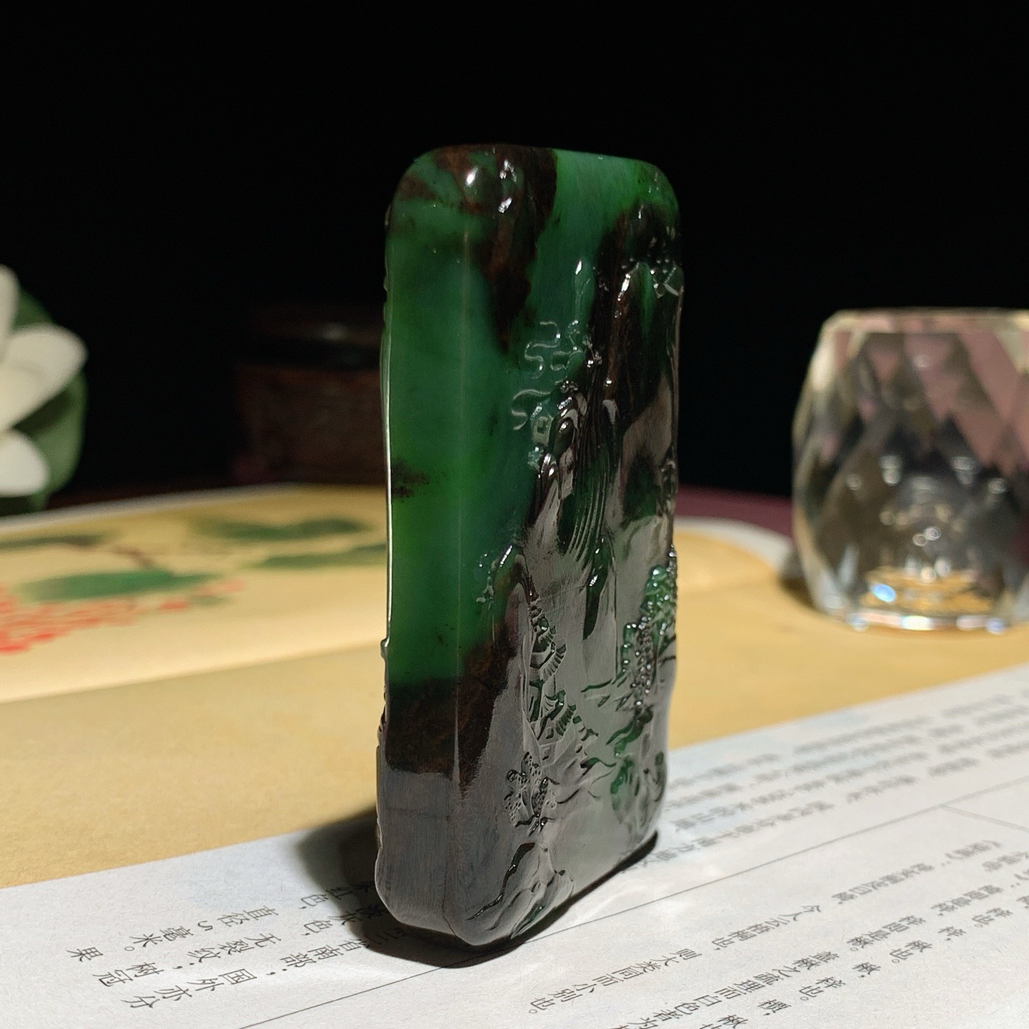 和田玉阳绿红皮料俄罗斯碧玉山水怡情挂件 尺寸64/39/11重76克 玉质细腻油润 底色纯净 脂粉好