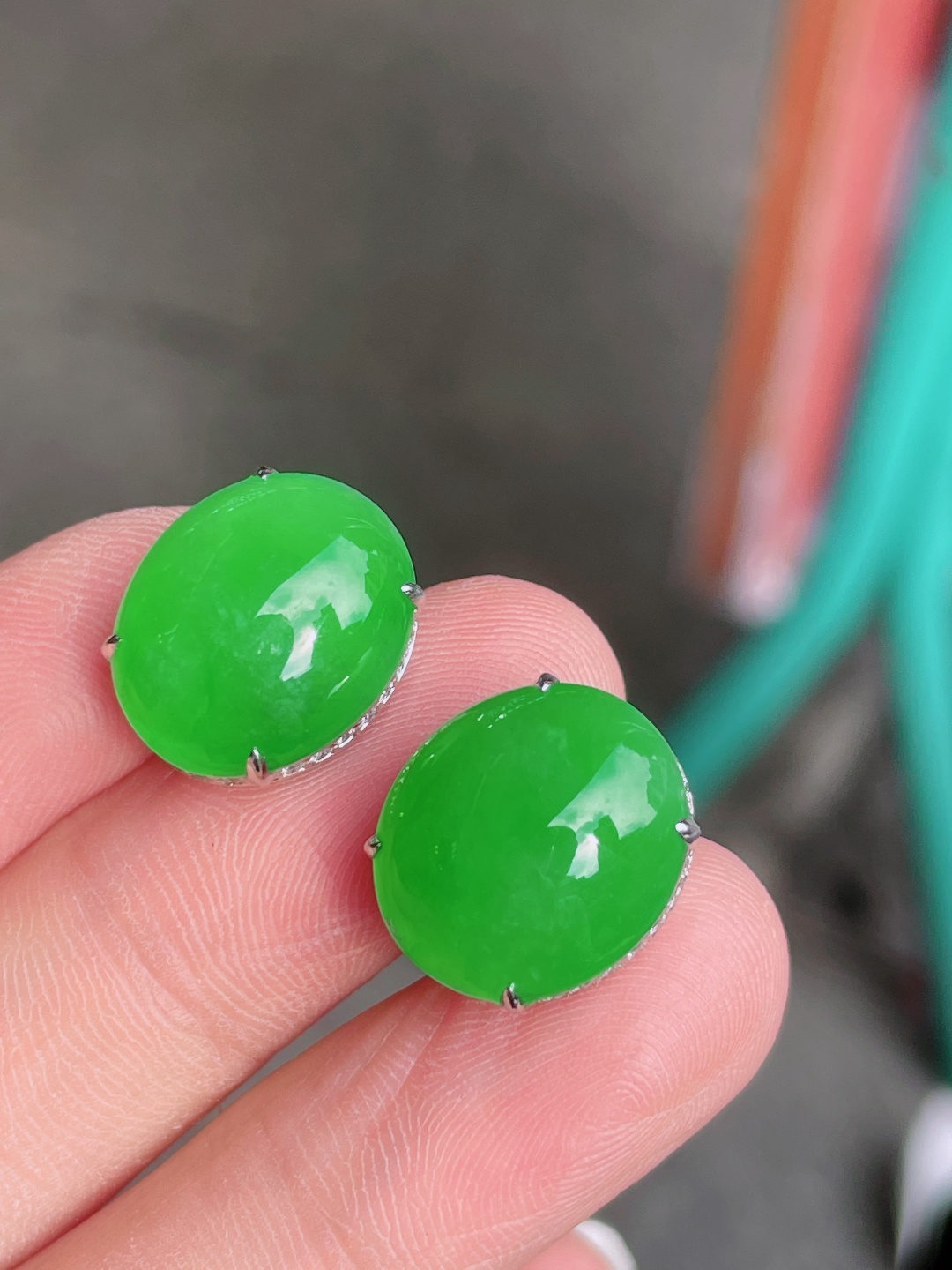 ️ 高冰绿蛋面耳钉，晶莹剔透，新颖时尚，无裂，15.4-13-8.8