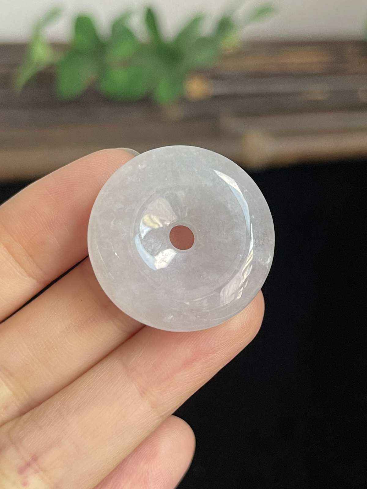 翡翠冰糯种白色平安扣