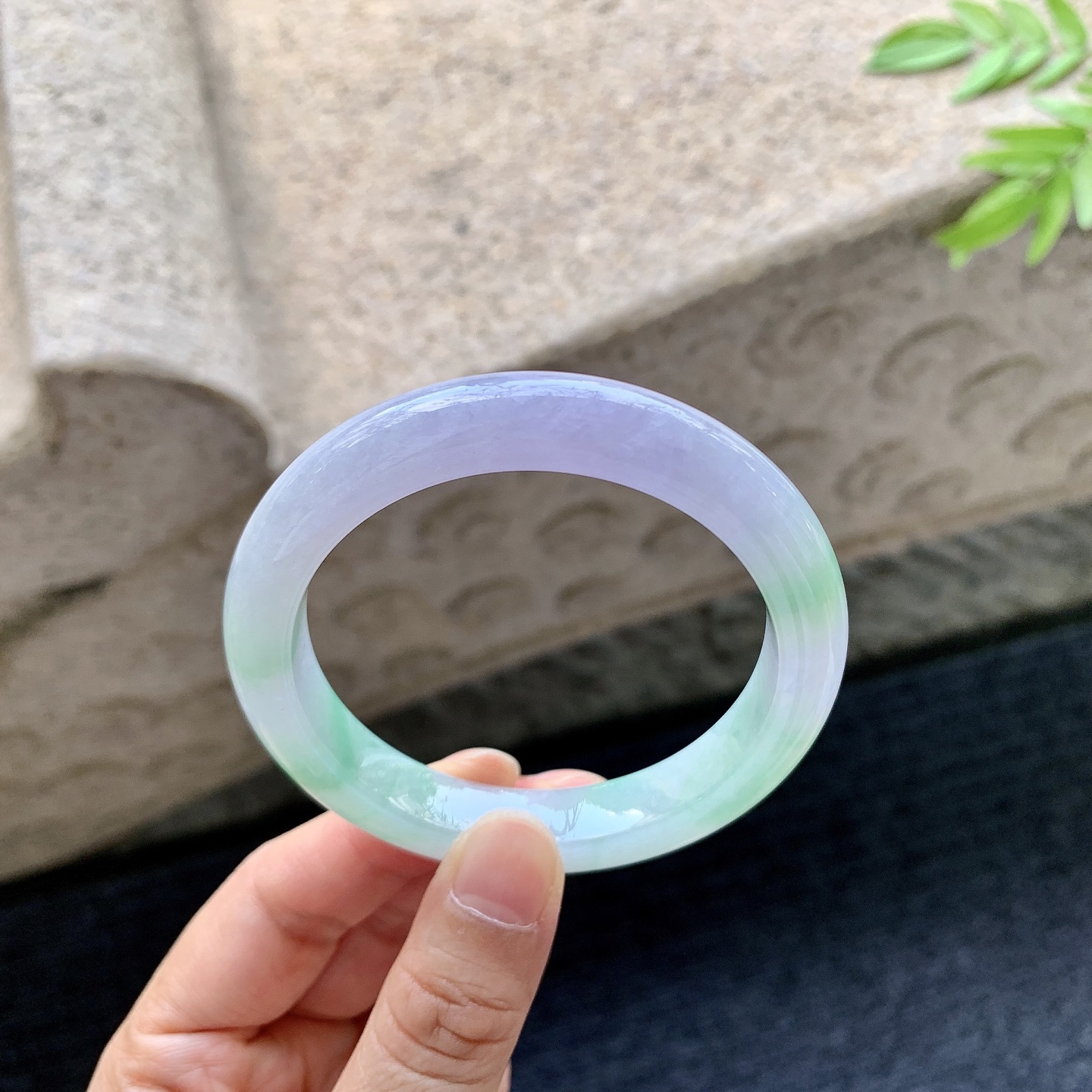 正圈53 54【圈口】54.2/10/8.5【编码】FL072577【描述】春彩，水润，种老，细腻，无裂