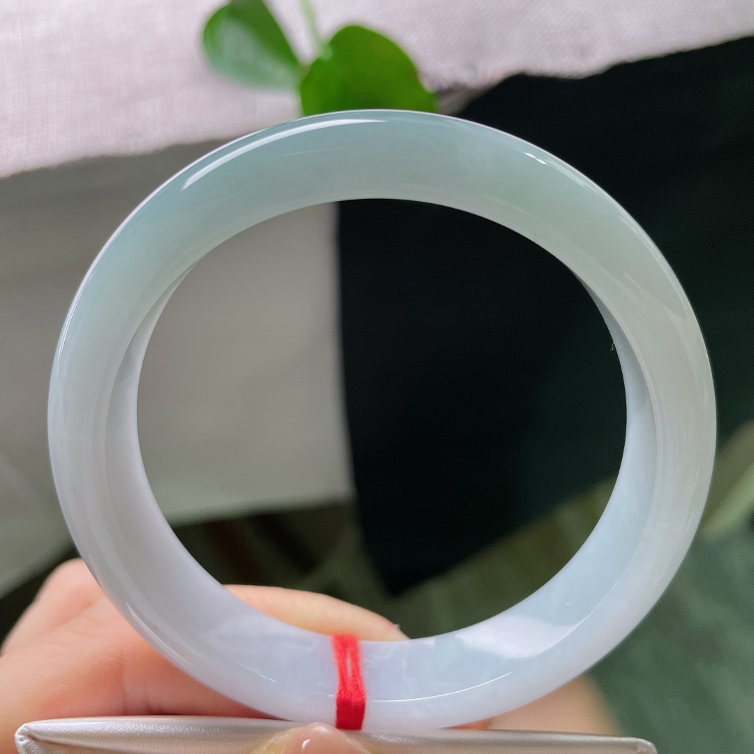 57.7/12.1/7.5，蓝底正圈，一半淡紫，半生琉璃，如梦似幻，水润，细腻，无裂，56111a