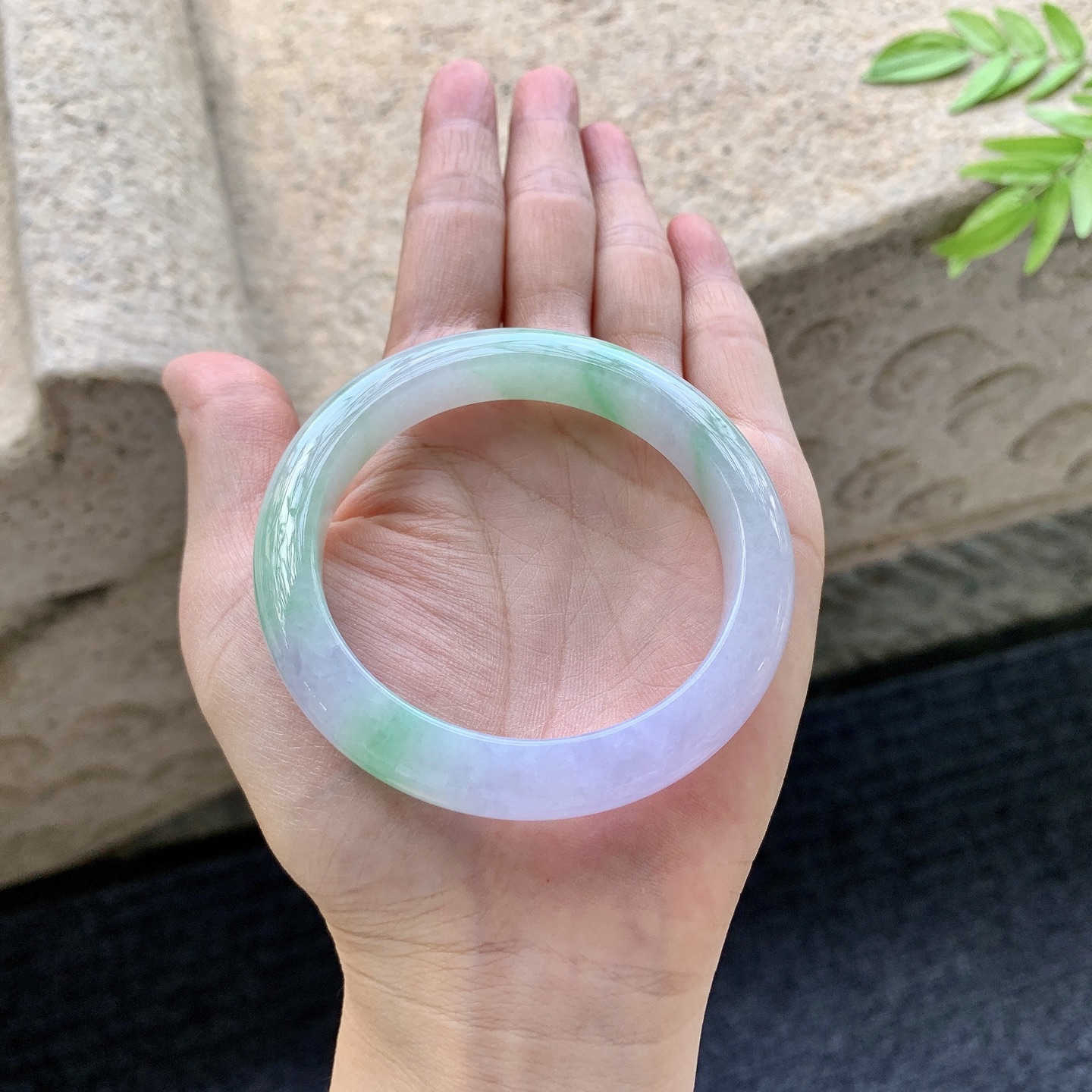 正圈53 54【圈口】54.2/10/8.5【编码】FL072577【描述】春彩，水润，种老，细腻，无裂