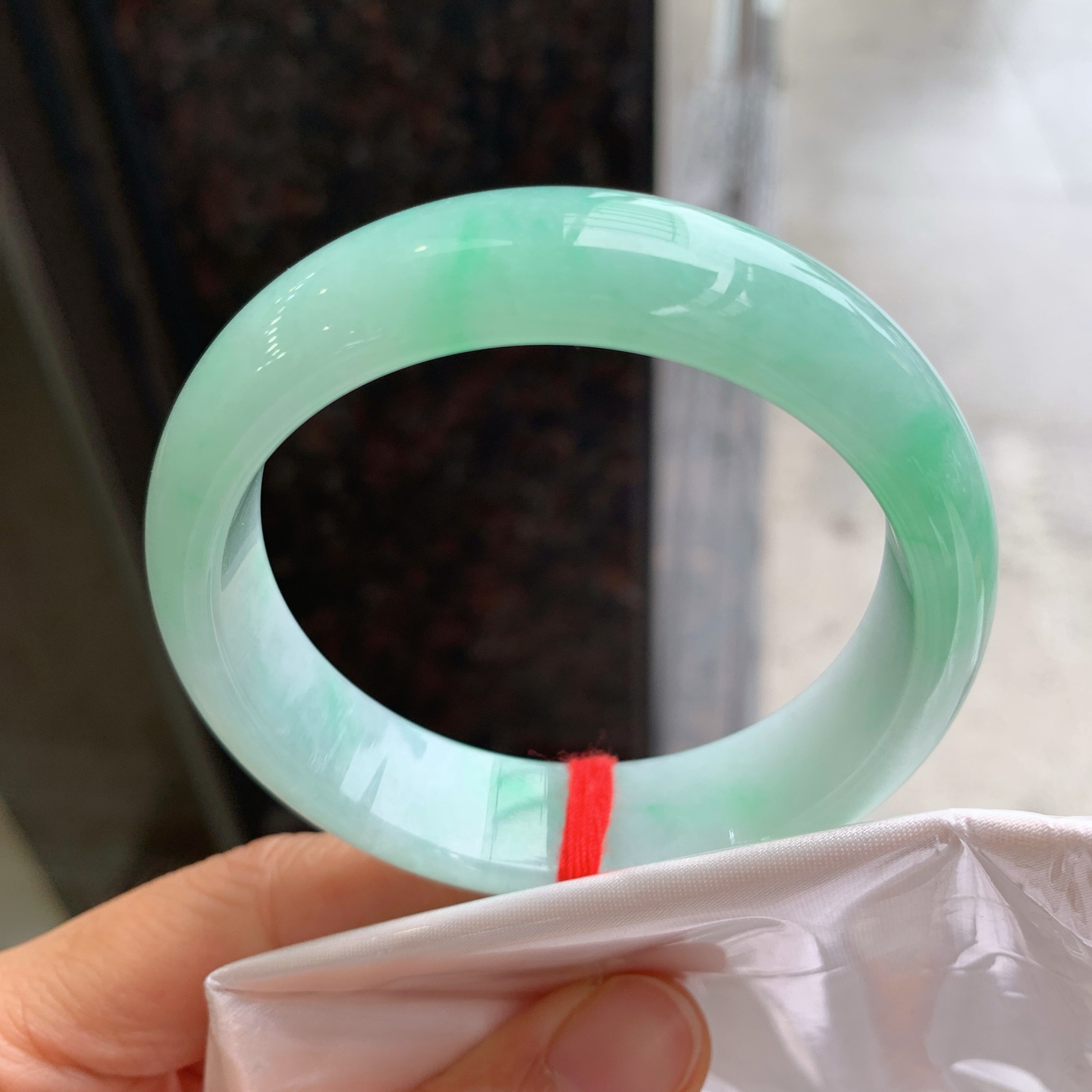 正圈飘绿 无裂 尺寸：56/15.3/7.8 细腻