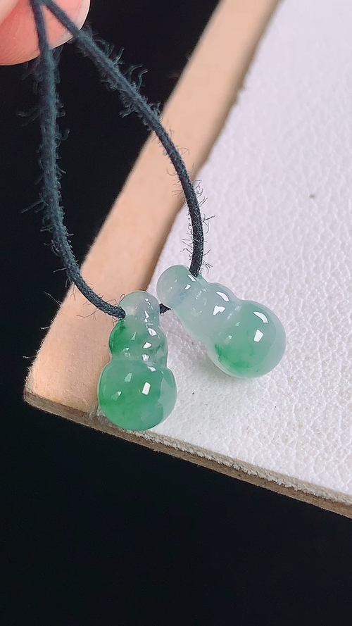 冰飘花葫芦，无裂，尺寸:9.8-5.0mm