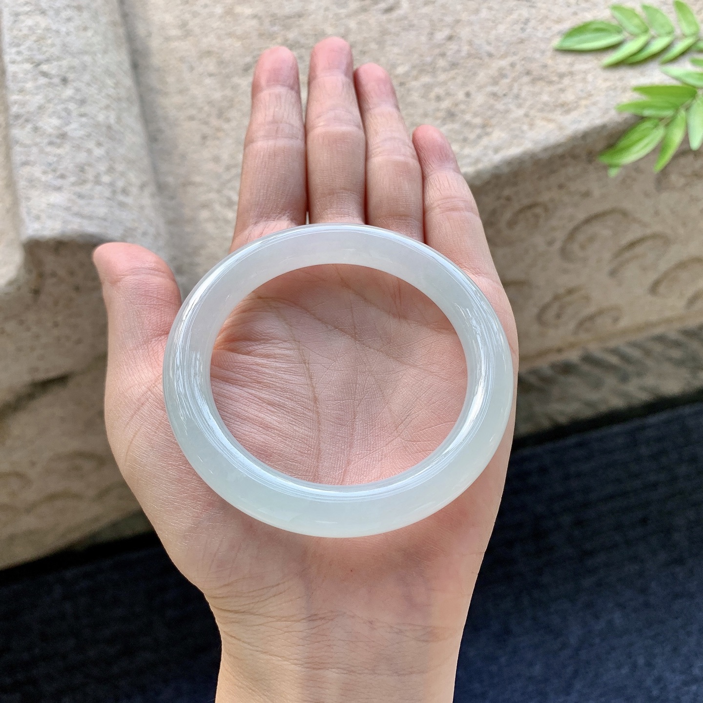 圆条52 53，细糯底色，水润，种老，细腻，打灯有棉线