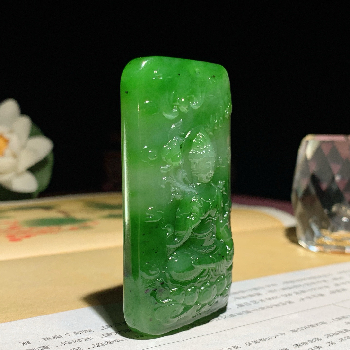 和田玉阳绿俄罗斯碧玉坐莲观音挂件 尺寸66/40/13重69.8克 玉质细腻油润 底色纯净 脂粉好，品质好。lt260726