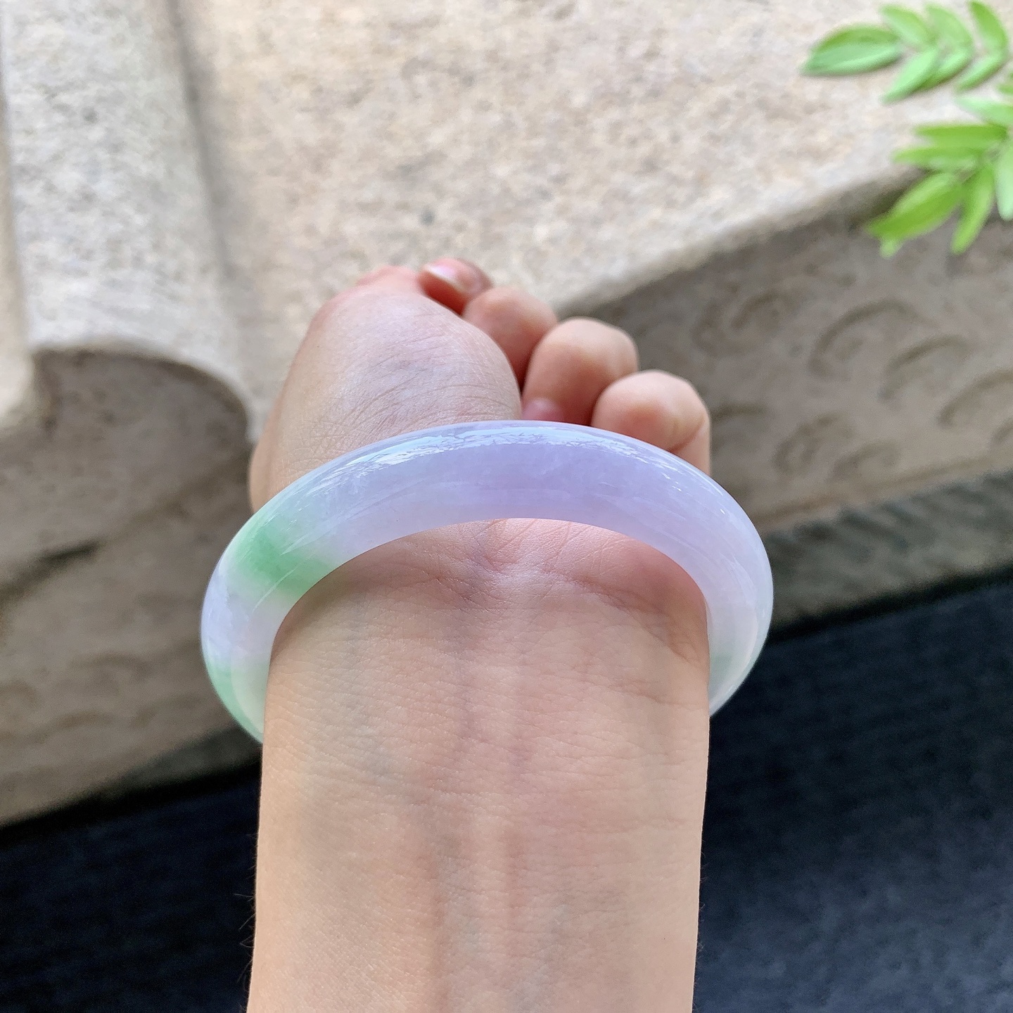 正圈53 54【圈口】54.2/10/8.5【编码】FL072577【描述】春彩，水润，种老，细腻，无裂