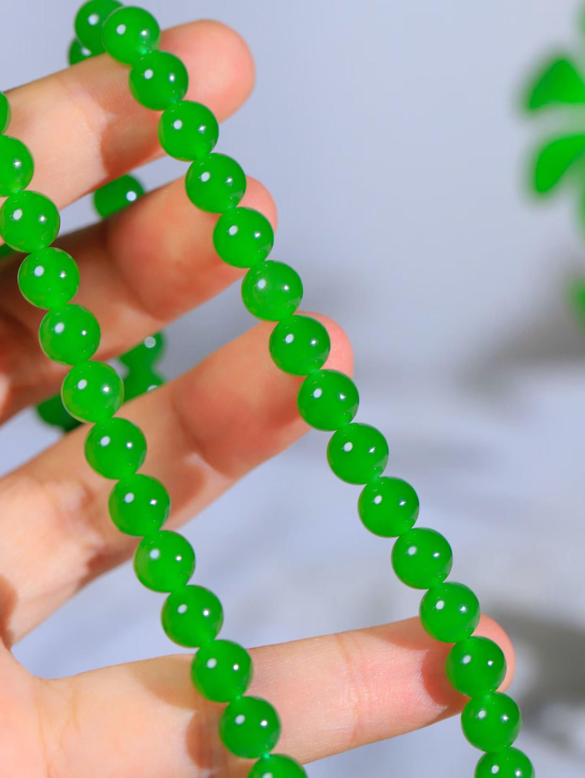 【珠圆玉润.项链】

精品️和田玉碧玉珠圆玉润项链 玉质细腻油润 饱满光滑 质朴无华，悠远简单，人心境界远，百世修炼深，心灵常驻善意持，觉悟人生百世修 重45.07克 尺寸取一8mm   75702400A
