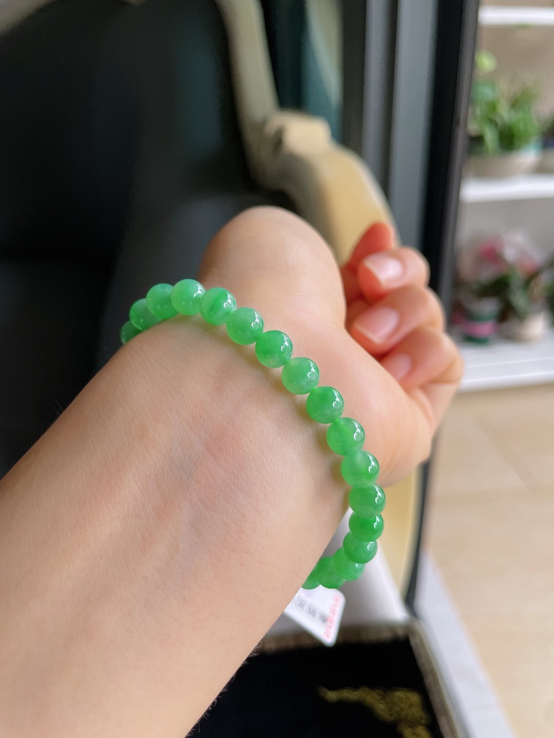 天然翡翠A货，冰满绿手串，尺寸：6.6mm。【编4439】