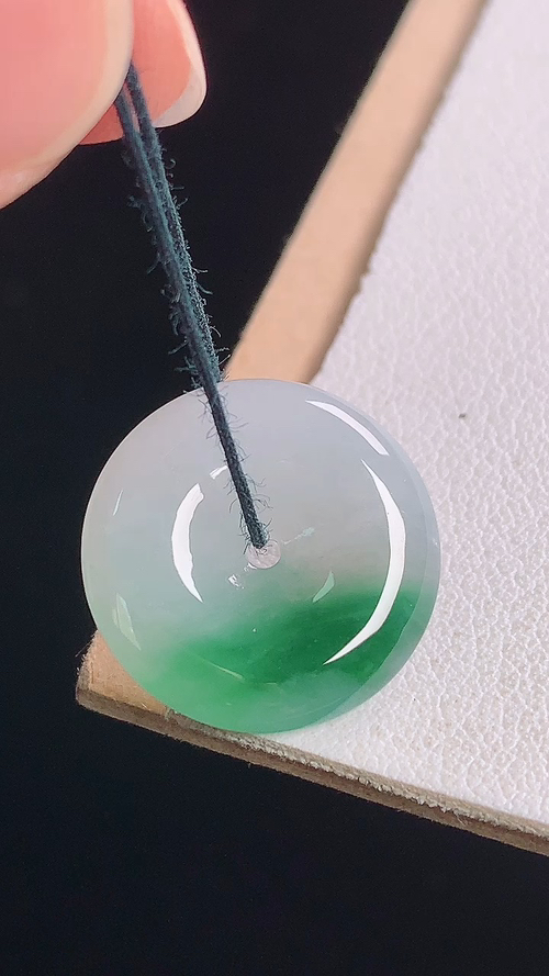 冰飘绿平安扣，无裂，尺寸:17.8-4.2mm