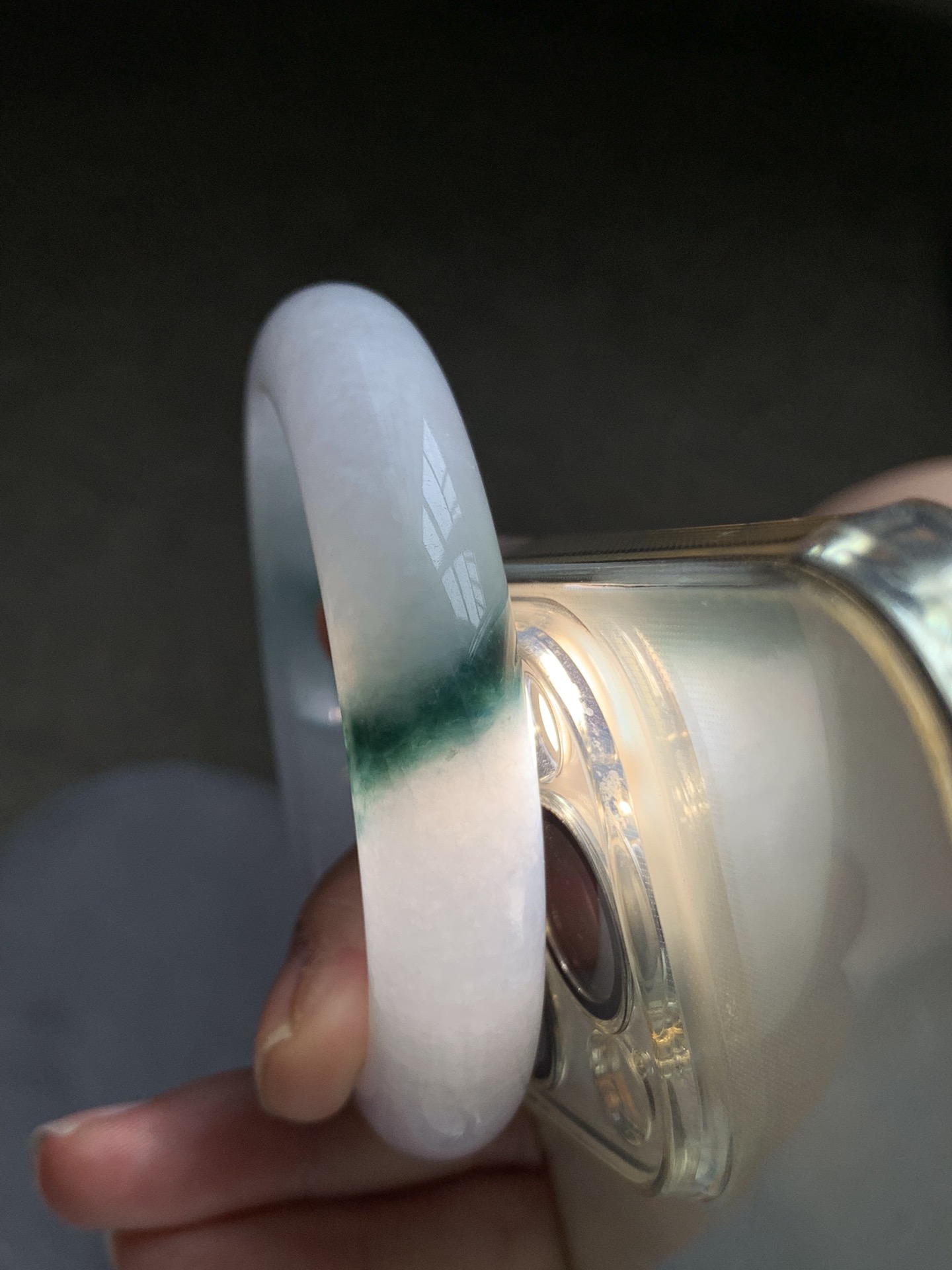 正圈53 54【圈口】54.5/12.5/8.8【编码】FL072578【描述】粉紫飘绿，水润，种老，细腻，打灯有絮线