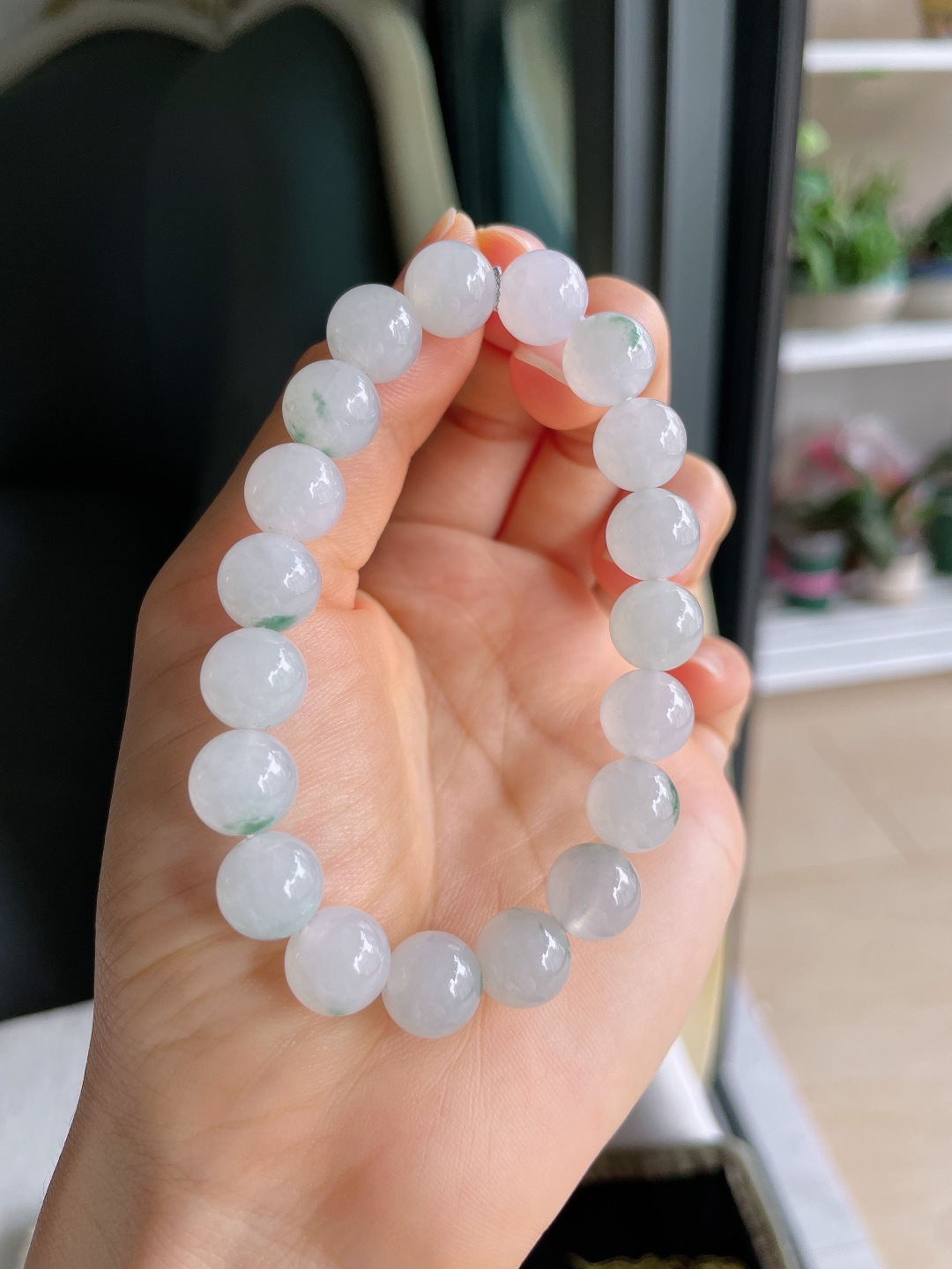 天然翡翠A货，冰飘花手串，尺寸：10mm。【编4441】