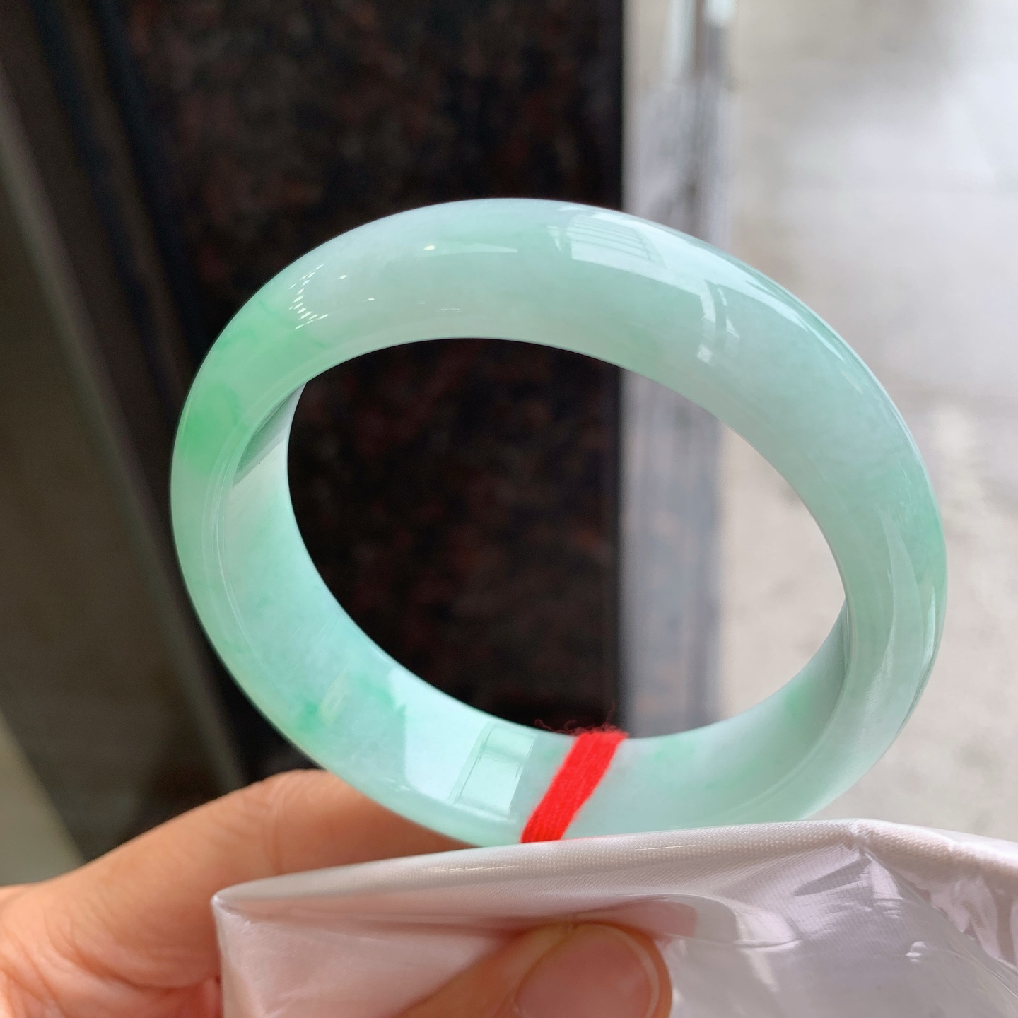正圈飘绿 无裂 尺寸：56/15.3/7.8 细腻