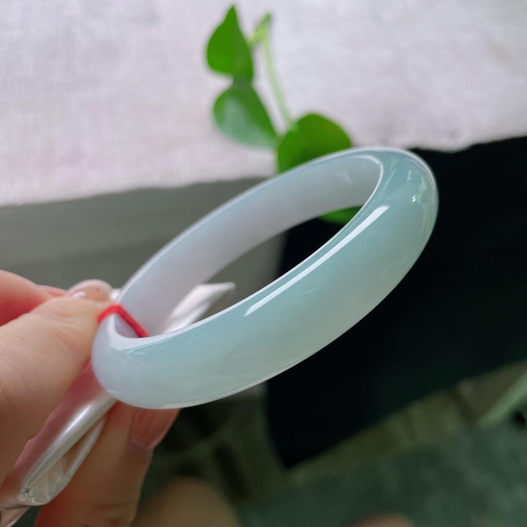 57.7/12.1/7.5，蓝底正圈，一半淡紫，半生琉璃，如梦似幻，水润，细腻，无裂，56111a