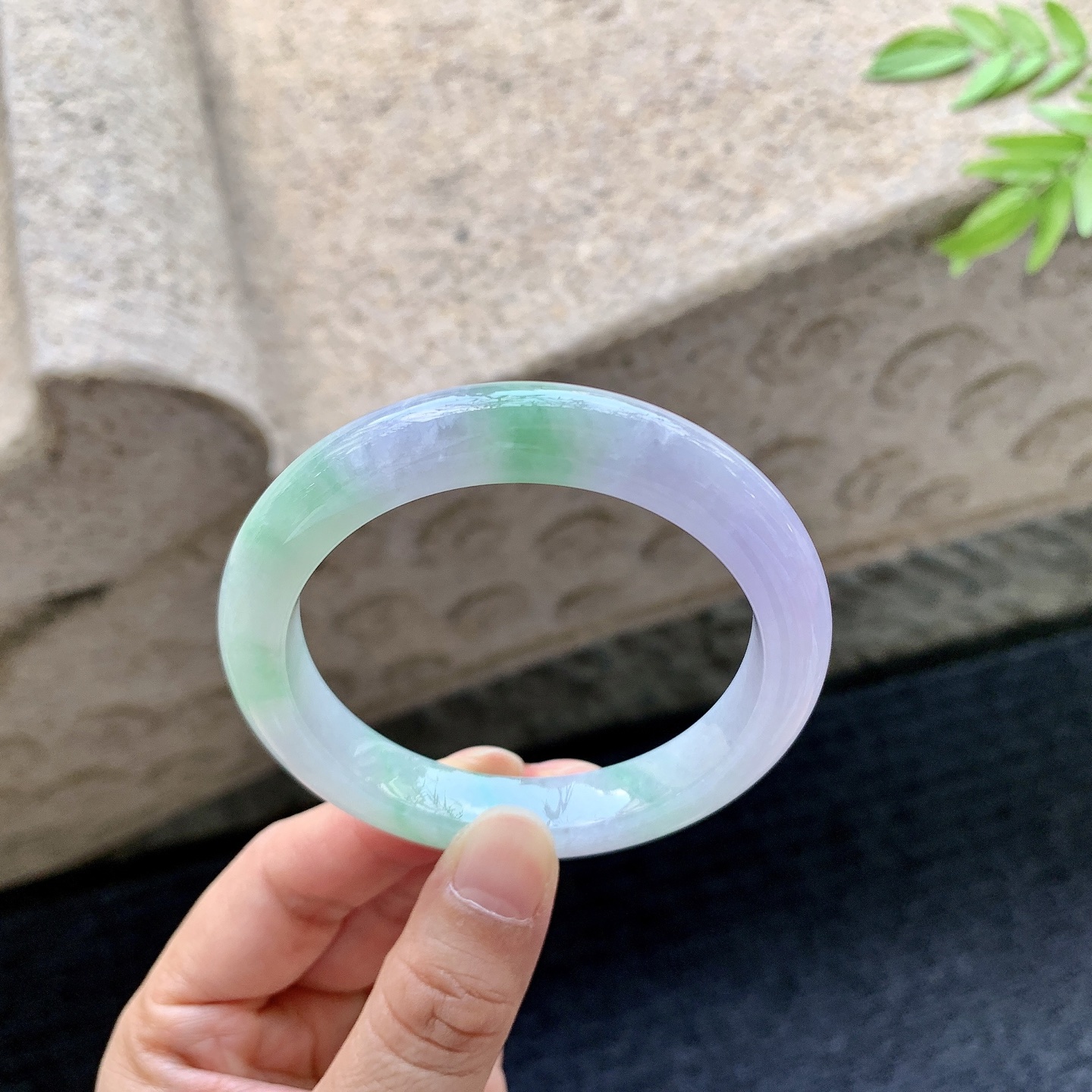 正圈53 54【圈口】54.2/10/8.5【编码】FL072577【描述】春彩，水润，种老，细腻，无裂