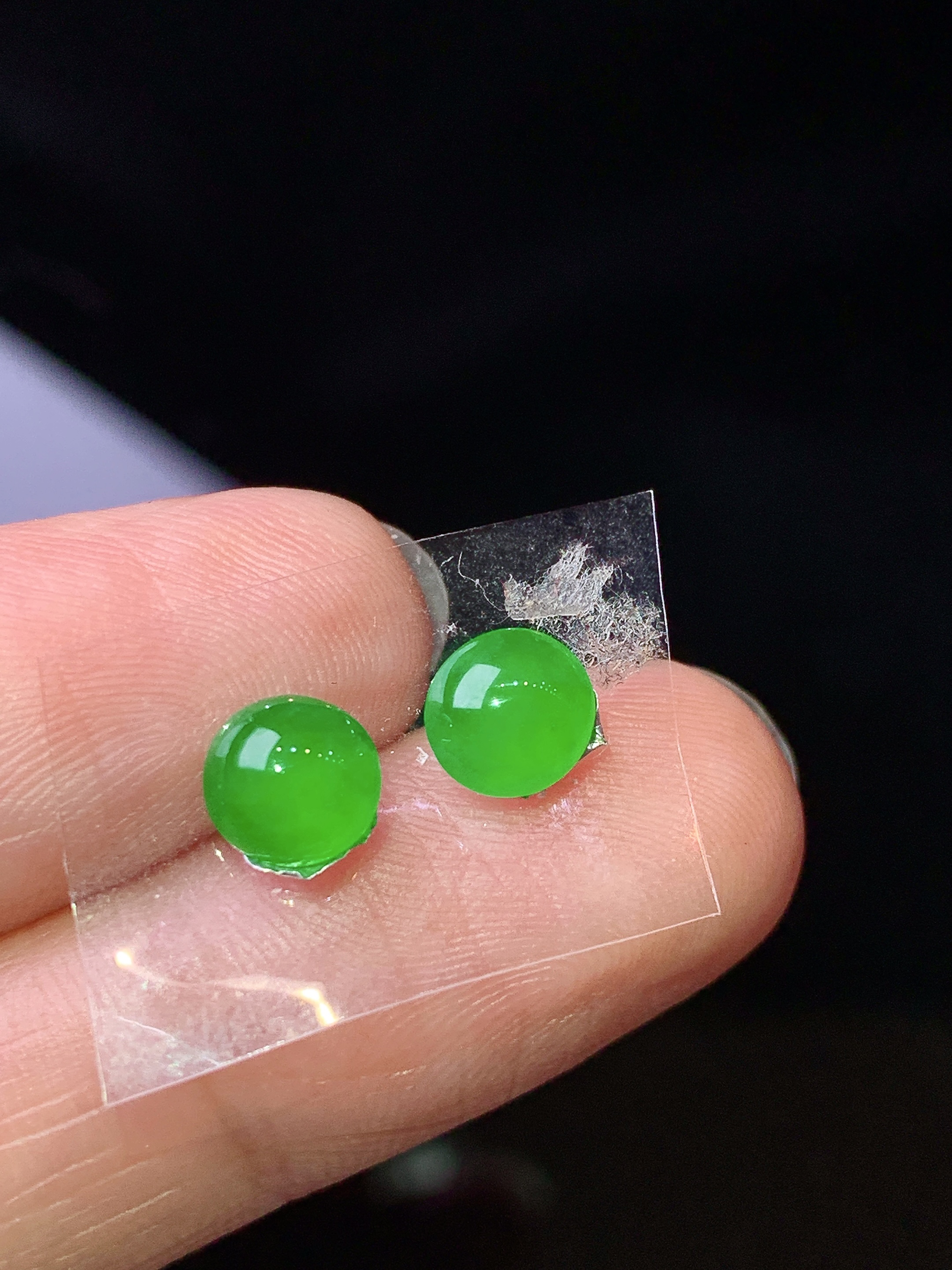 镶嵌款 满绿蛋面一对 玉质细腻 色泽艳丽清新 水润亮眼 整体尺寸5.8*3.6 j6