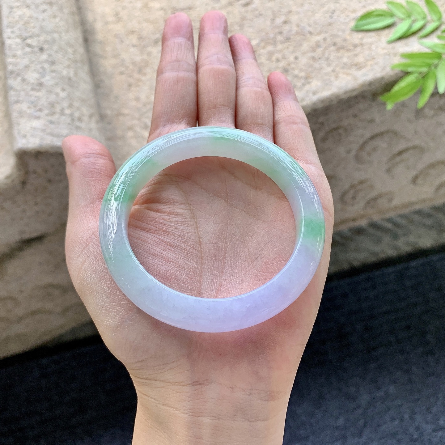 正圈53 54【圈口】54.2/10/8.5【编码】FL072577【描述】春彩，水润，种老，细腻，无裂