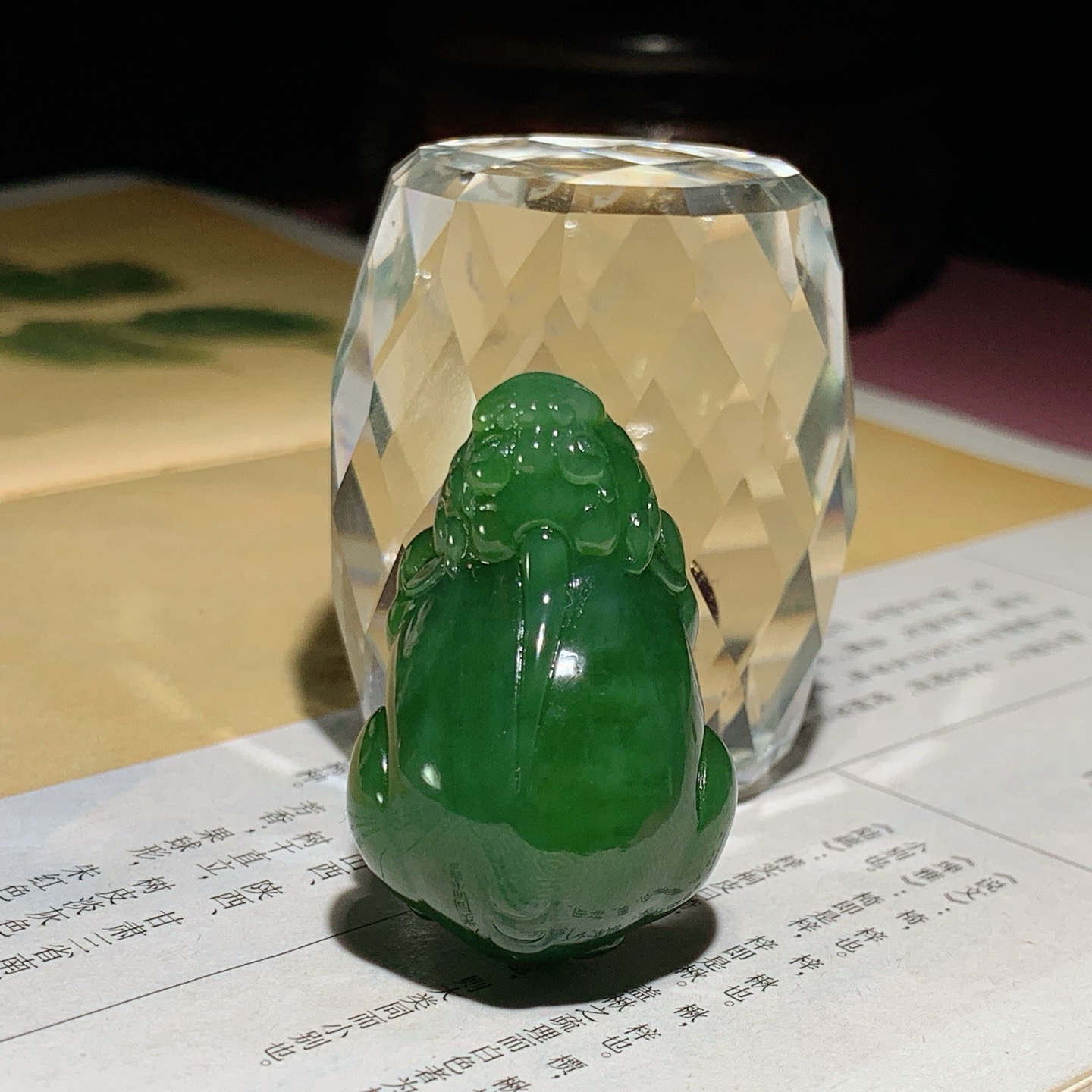 和田玉阳绿俄罗斯碧玉招财貔貅挂件 尺寸38/25/20重27克 玉质细腻油润 底色纯净 脂粉好，品质好。lt260726