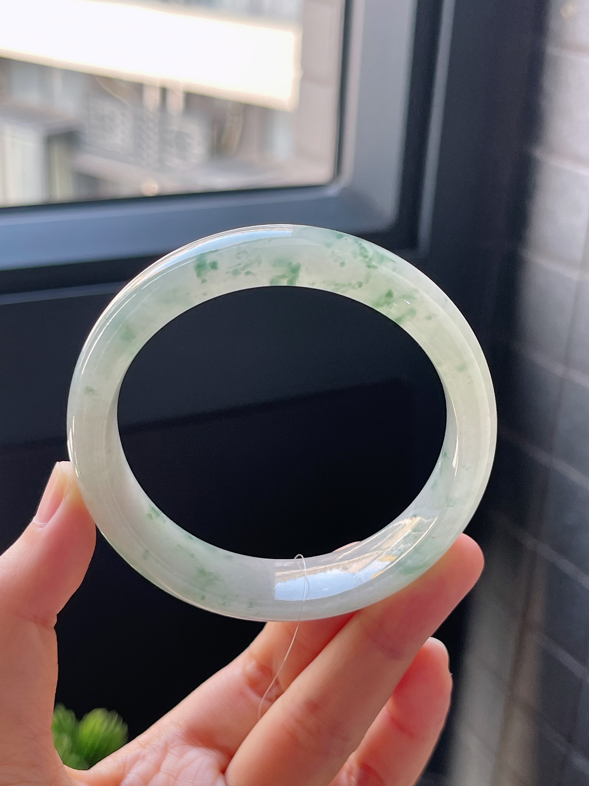 正圈57.8圈口，翡翠冰糯种飘绿手镯