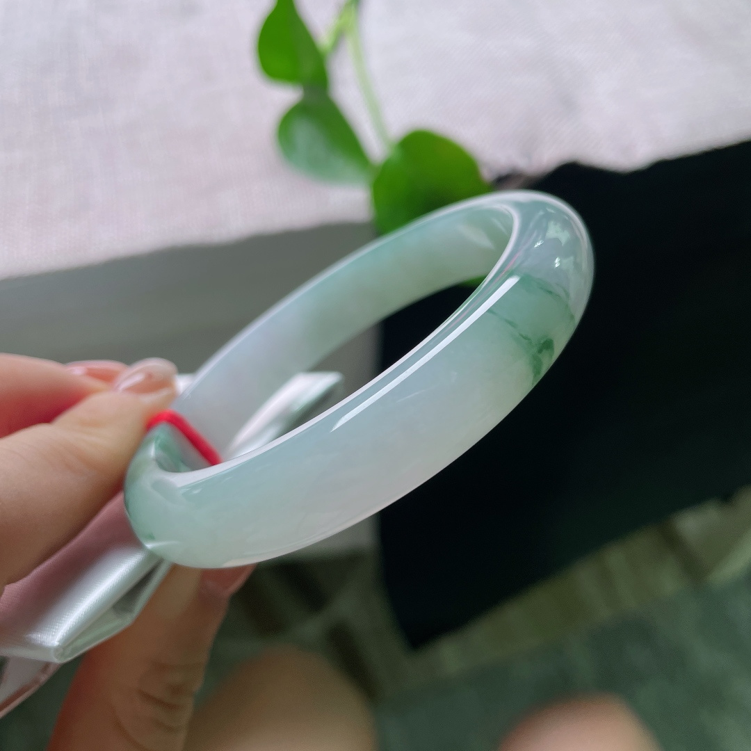 58.3/11.9/7.4，飘花正圈，水润细腻，婉间生辉，典雅贵气，无裂，56066a