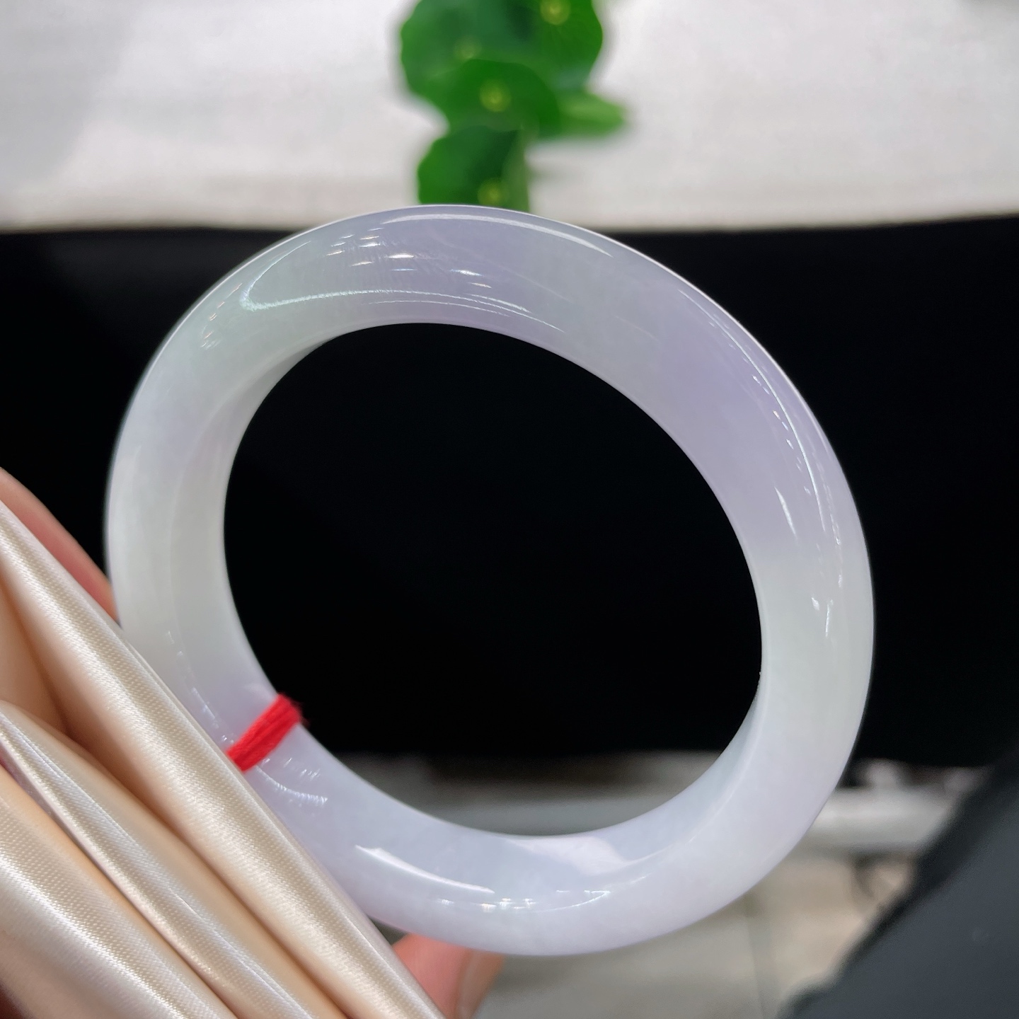 圈口56.1/12/8.8，正圈，55/56可戴，不缀青碧繁花，独揽半腕紫云清韵，无裂