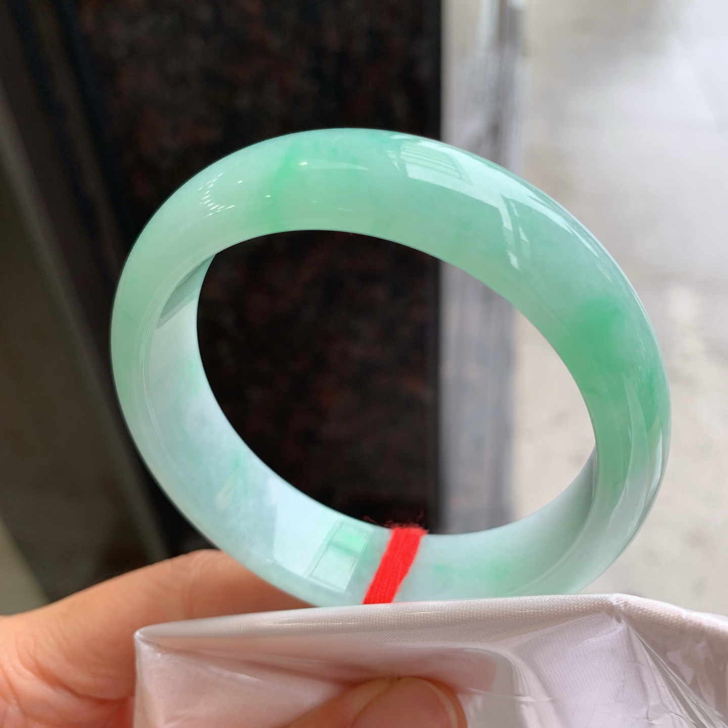 正圈飘绿 无裂 尺寸：56/15.3/7.8 细腻