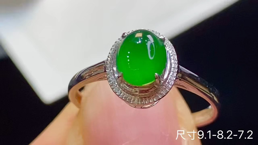 ️ 18k金+钻阳绿蛋面戒指，无裂，9.1-8.2-7.2