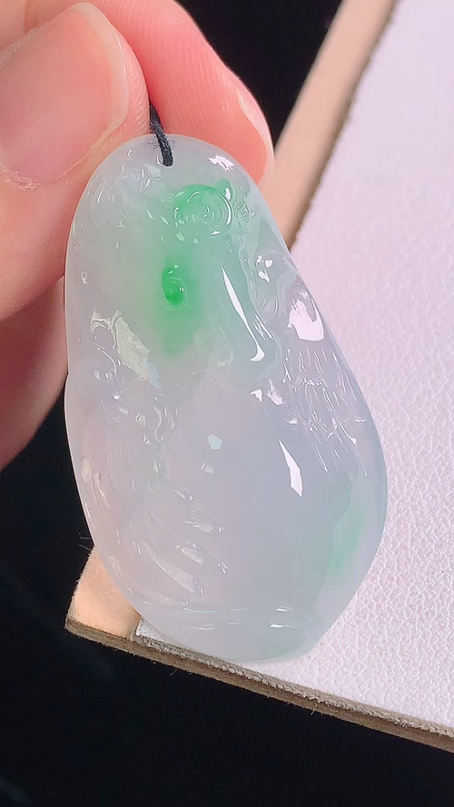 冰飘绿马牌，无裂，尺寸:39.7-22.5-9.6mm 21