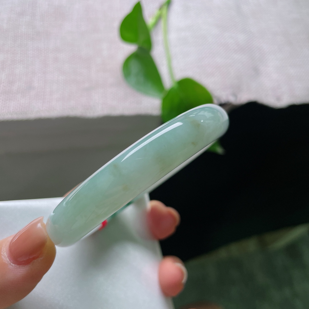 58.3/11.9/7.4，飘花正圈，水润细腻，婉间生辉，典雅贵气，无裂，56066a