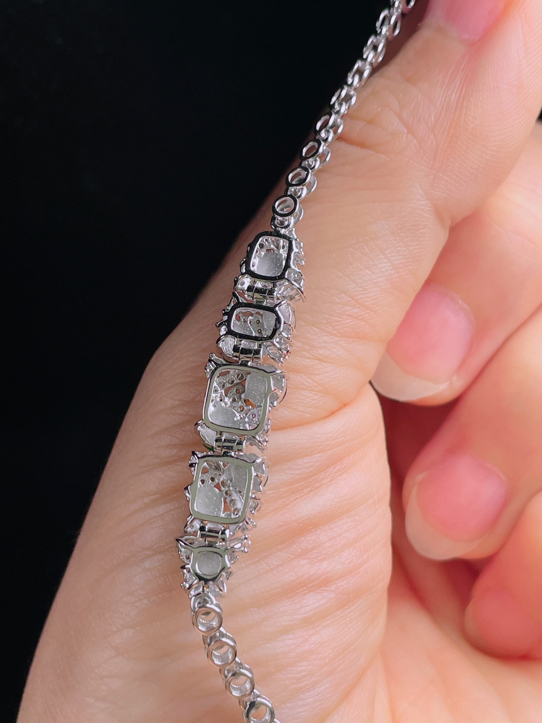 冰绿手链，老种起光，细底通透，尺寸：4.4/3.7/2mm0726