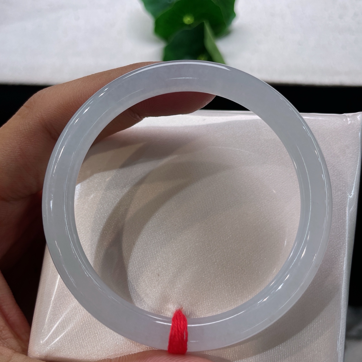 圈口57/7.3，白冰美人镯，57/58可戴，1. 莹玉凝霜色，素镯揽清光，无裂