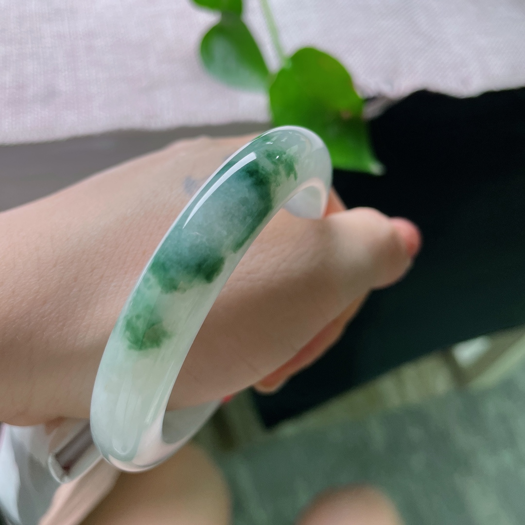 飘花正圈，花影摇曳，镯色生香，水头好，种老厚装，晶体