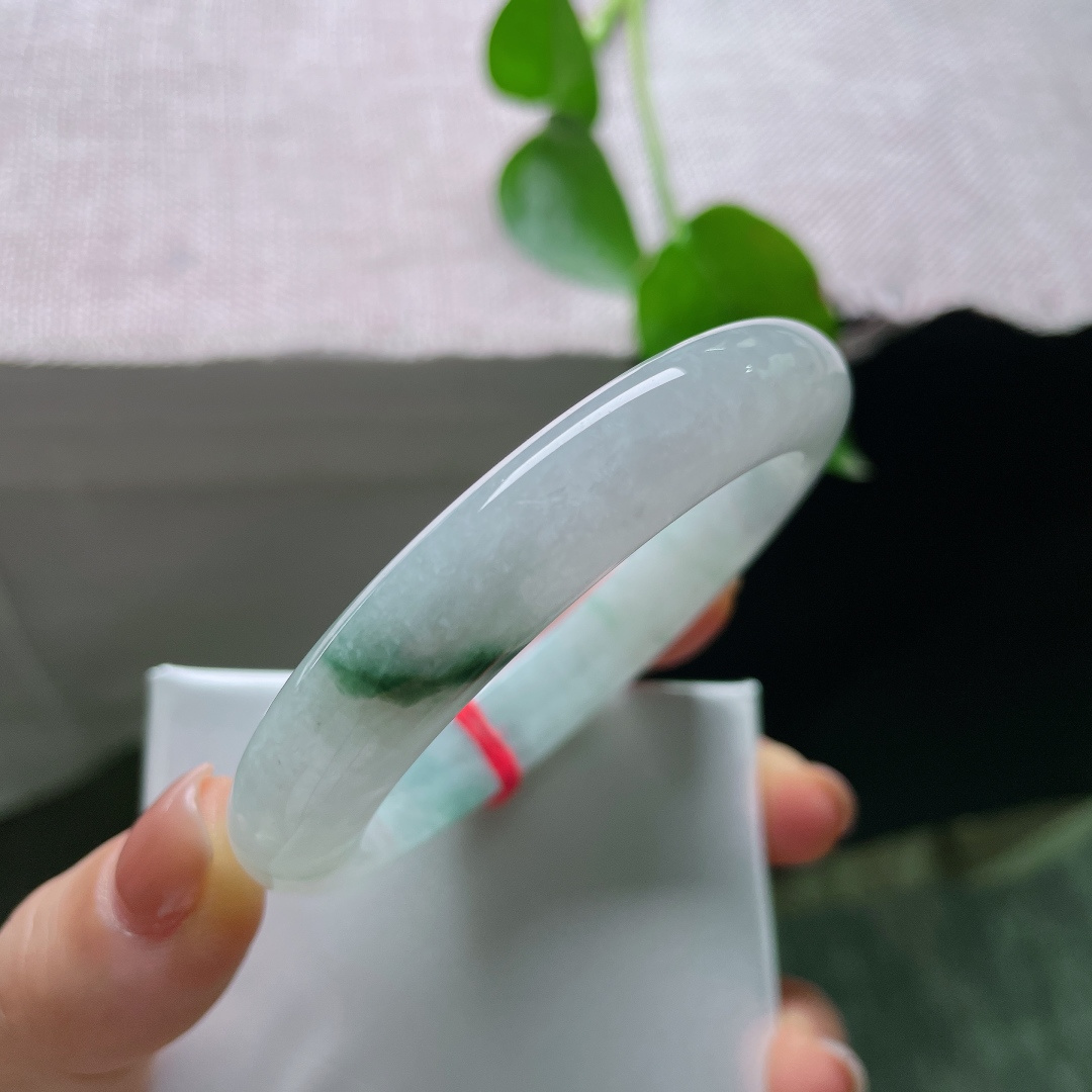 飘花正圈，花影摇曳，镯色生香，水头好，种老厚装，晶体