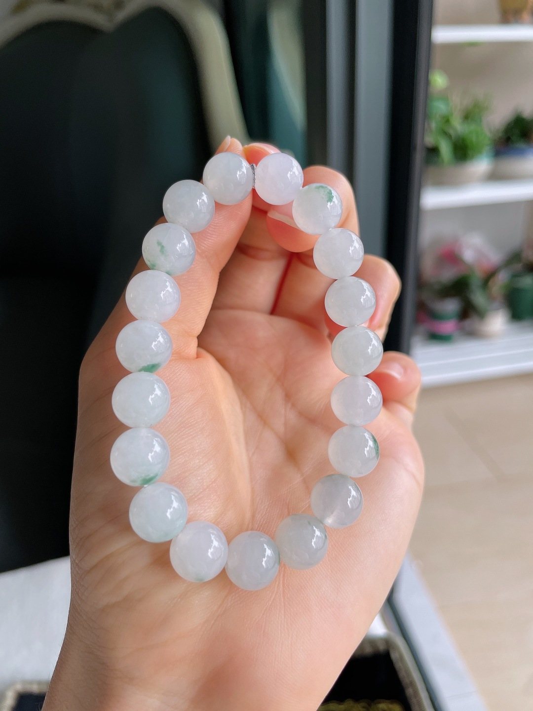 天然翡翠A货，冰飘花手串，尺寸：10mm。【编4441】