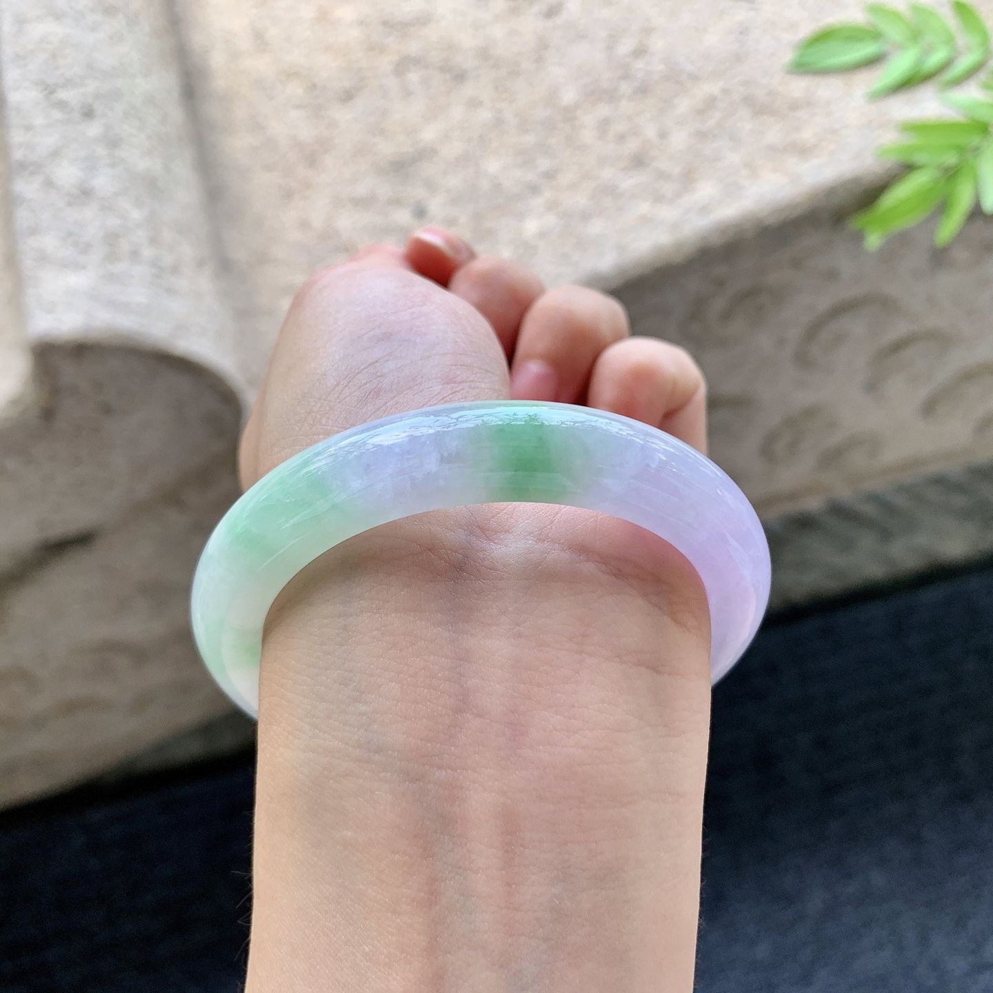 正圈53 54【圈口】54.2/10/8.5【编码】FL072577【描述】春彩，水润，种老，细腻，无裂