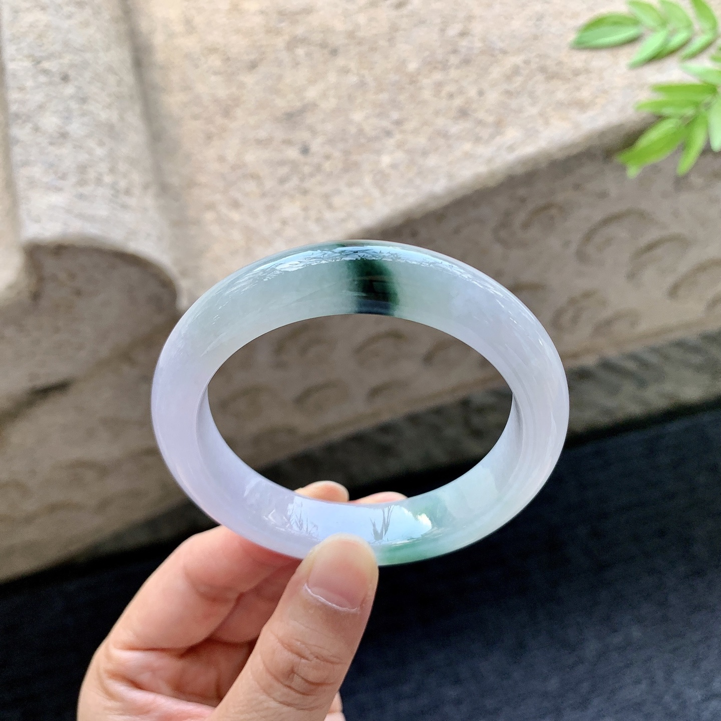 正圈53 54【圈口】54.5/12.5/8.8【编码】FL072578【描述】粉紫飘绿，水润，种老，细腻，打灯有絮线