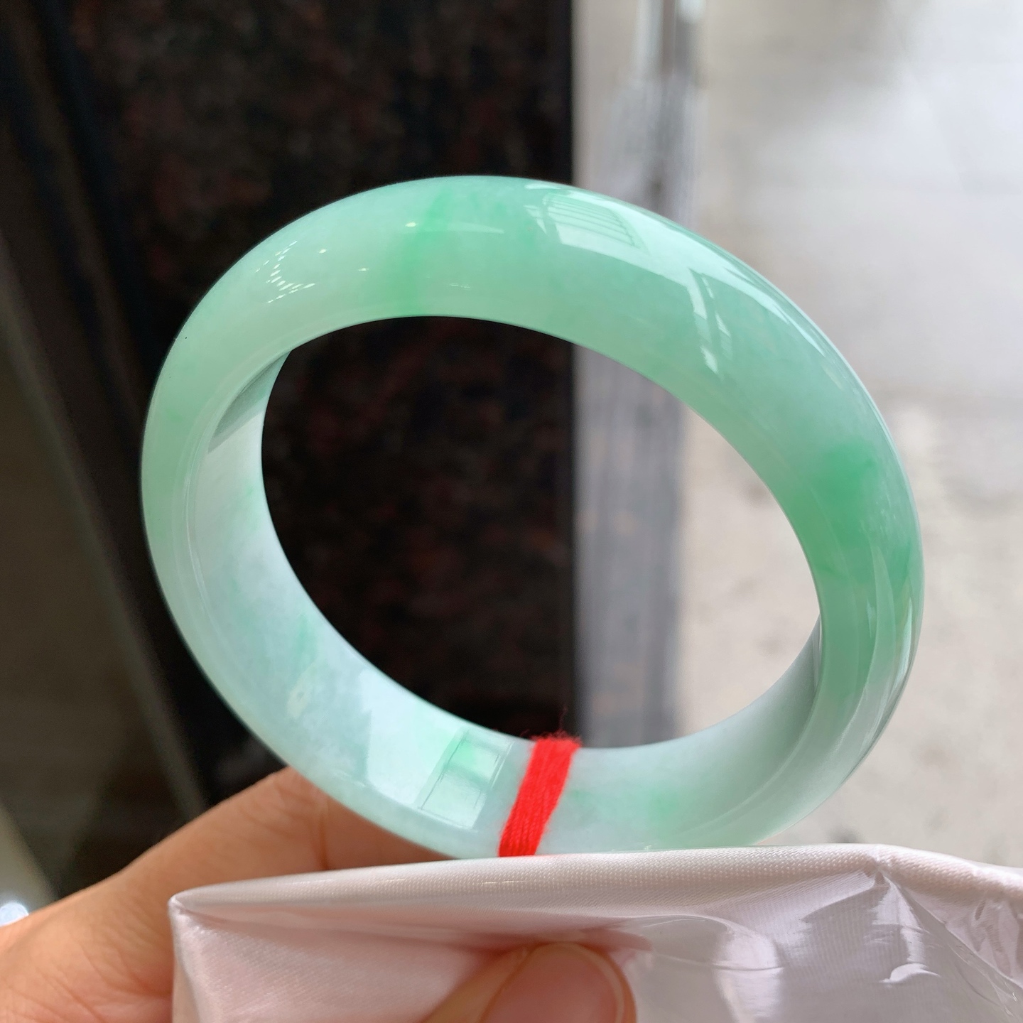 正圈飘绿 无裂 尺寸：56/15.3/7.8 细腻