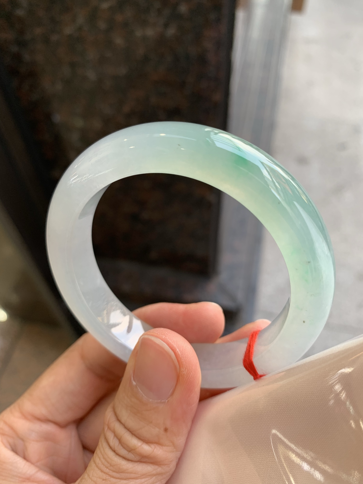 正圈冰飘绿 无裂 尺寸：53.8/11.9/9 种色俱佳